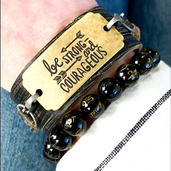 Unisex Handmade Be Strong & Courageous Leather Cuff Bracelet - Picture 5 of 8